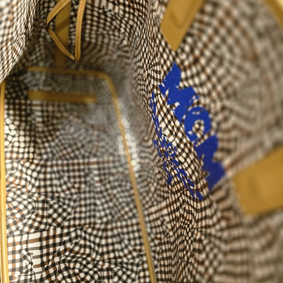 MCM Liz Large Reversible Shopper Tote With Matching Zip Pouch - Picture 3 of 11